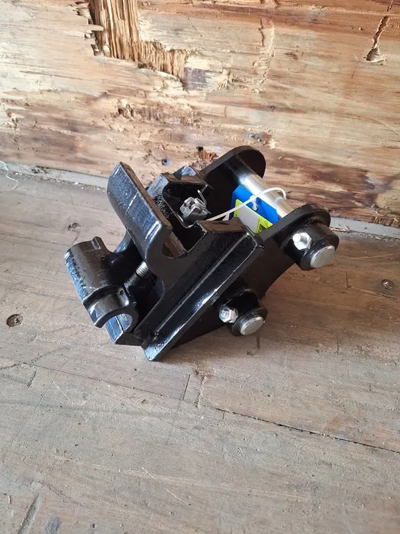 2026 Future Quick Coupler Attachment, Unused, fit 1-2 ton excavator, pin hole 1"