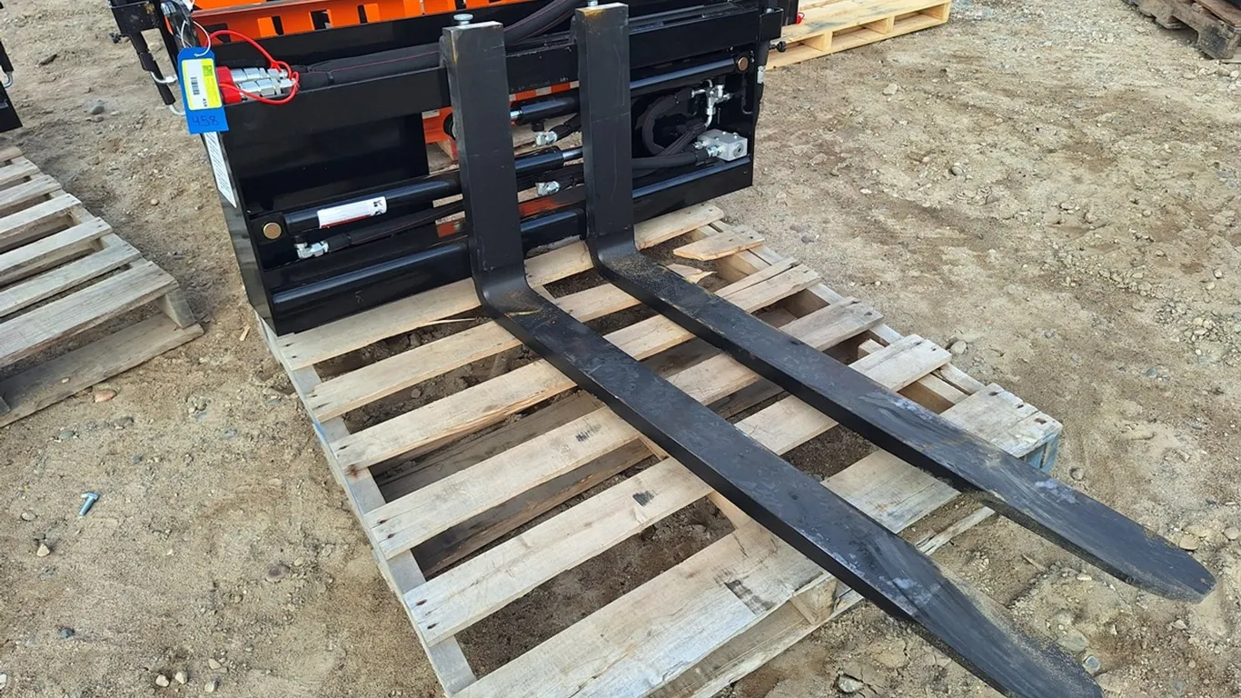 2026 Wolverine Adjustable Hydraulic Pallet Fork, Model PFA-11-3300G, Unused