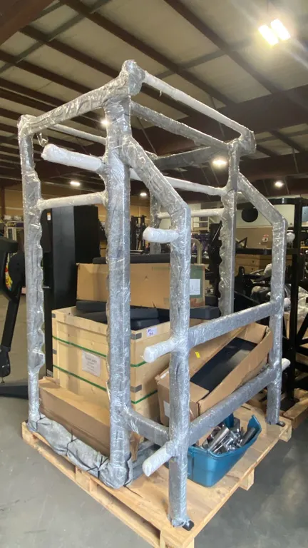 LARGE COMMERCIAL EXERCISE SQUAT RACK - *RACK ONLY, OTHER CONTENTS ON PALLET NOT INCLUDED*