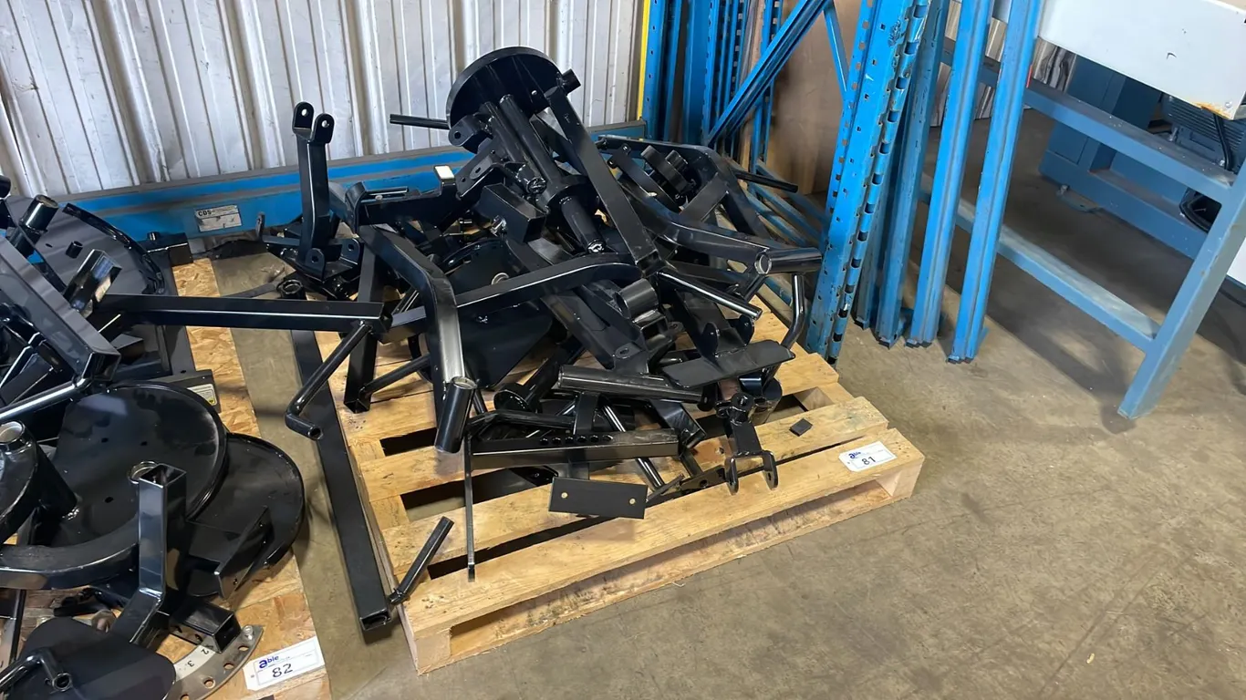 PALLET OF COMMERCIAL EXERCISE MACHINE STEEL FRAME PARTS