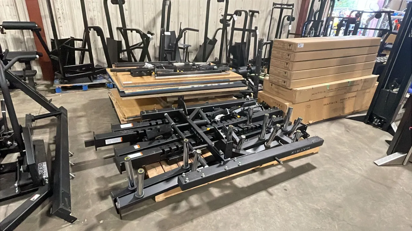 LARGE PALLET OF MATRIX GYM FLOORING PANELS & ASSORTED COMMERCIAL SMITH RACK PARTS