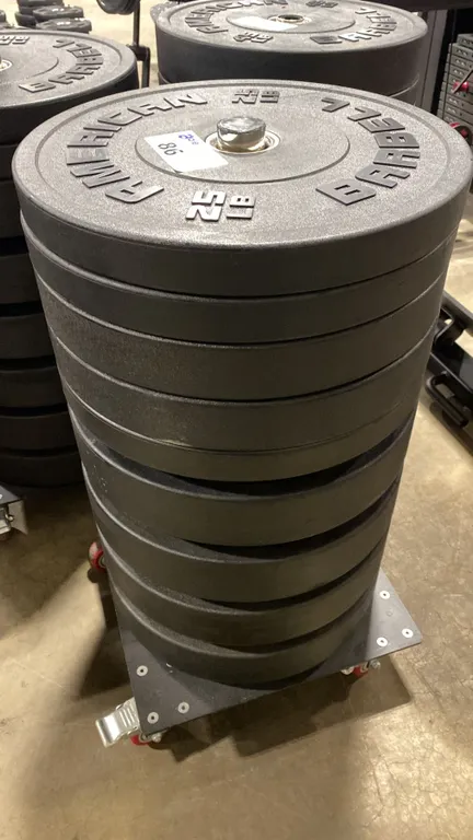 STACK OF 9 AMERICAN BARBELL ASSORTED RUBBER COATED FREE WEIGHTS ON MOBILE WEIGHT STAND