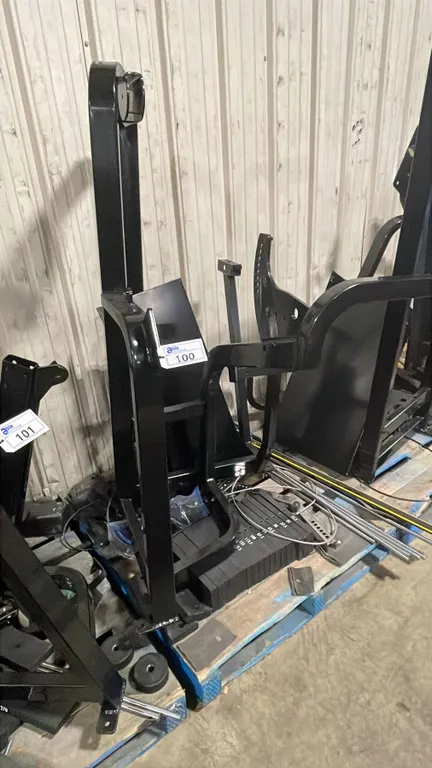 GROUP OF COMMERCIAL EXERCISE MACHINE STEEL FRAME & ASSORTED PARTS