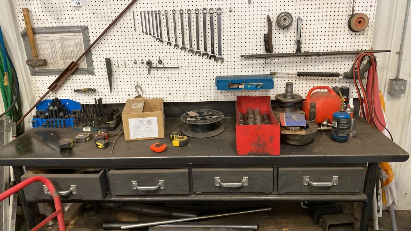 8' METAL WORK BENCH. 4 DRAWERS, 4' LIGHT, AIR HOSE REEL, SET OF COMBINATION WRENCHES (1/4"-1 1/16")