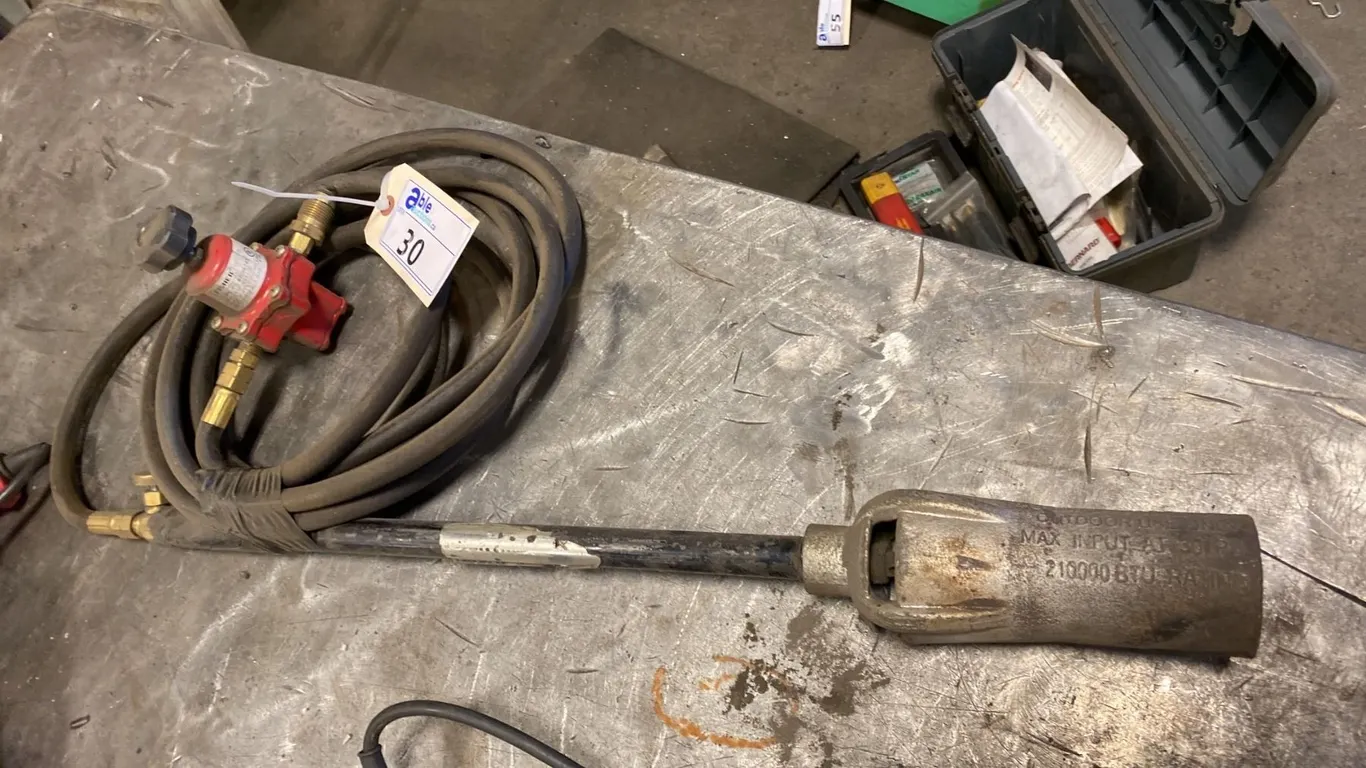 TIGER TORCH WITH REGULATOR. NO TANK