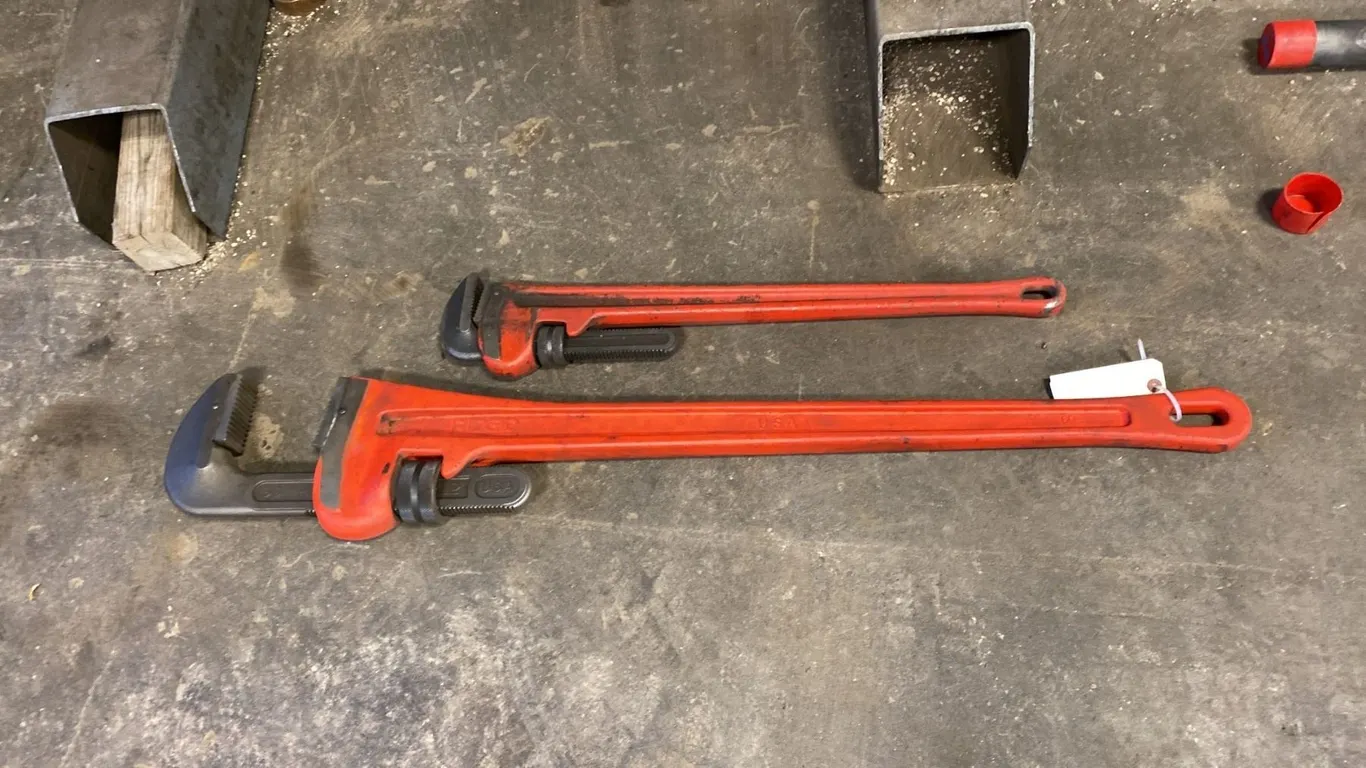 2 X PIPE WRENCHES. RIGID HEAVY DUTY 45", 30"