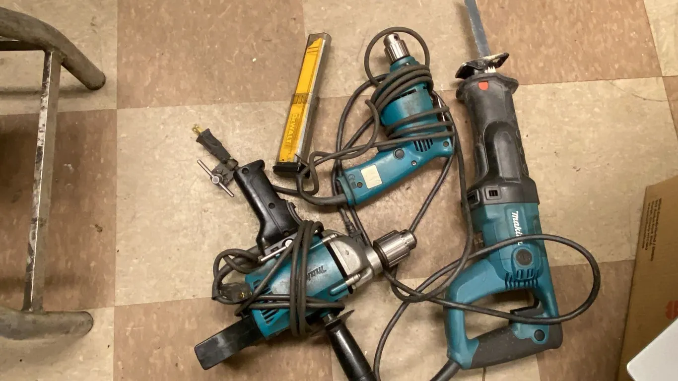 MAKITA POWER TOOLS. 1/2" DRILL, 3/8" DRILL, RECIPROCATING SAW, SAW BLADES