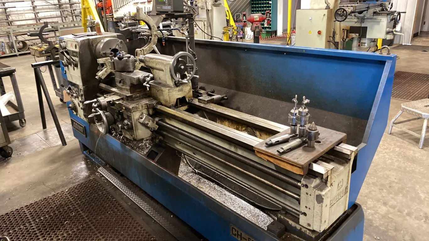 ADVANCE CH-530X1700 LATHE. COMES WITH QUICK RELEASE TOOL HOLDER, ASST TOOLING INC AS SHOWN IN PICS