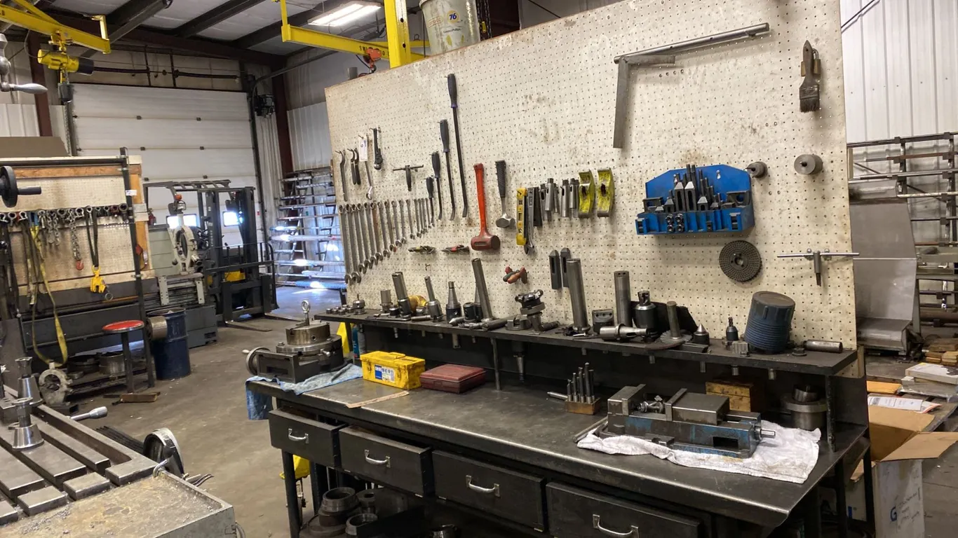 8' METAL WORK BENCH. 4 DRAWERS. PEG BOARD BACK. INCLUDES COMBINATION WRENCH SET. HAMMERS, PRY BARS
