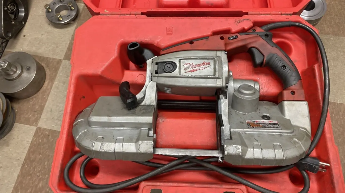 MILWAUKEE PORTABLE BAND SAW MODEL 6230N