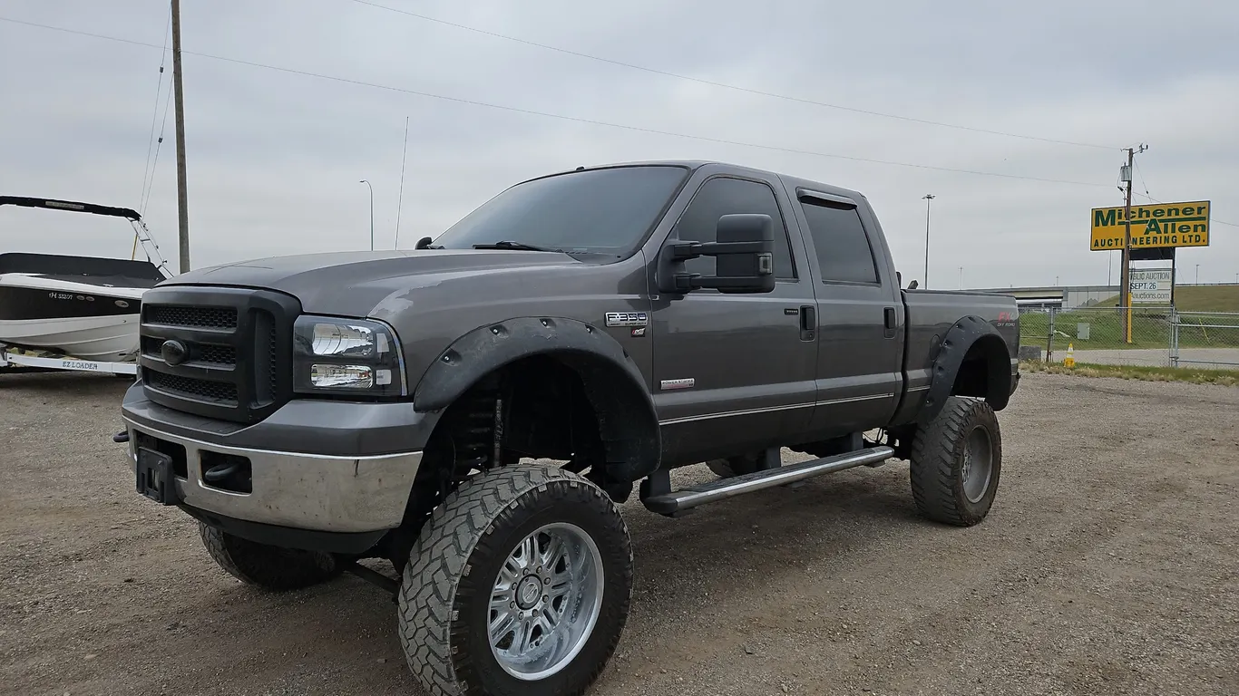 2005 Ford F-350 Super Duty 4dr Crew Cab XL 4WD Diesel
