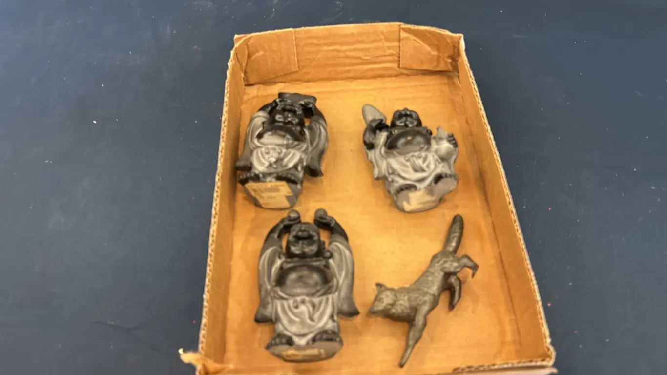 Figurines