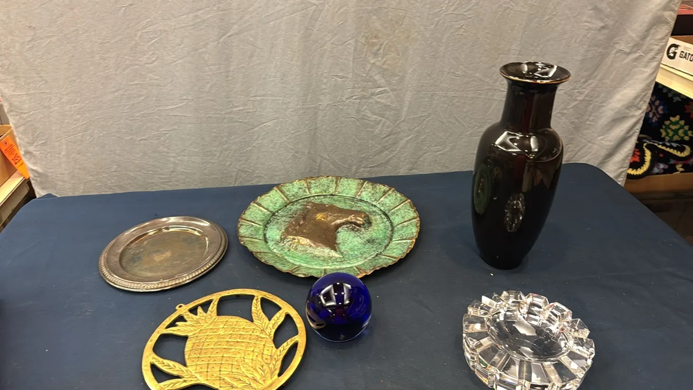 Vase, paper weight, trivet