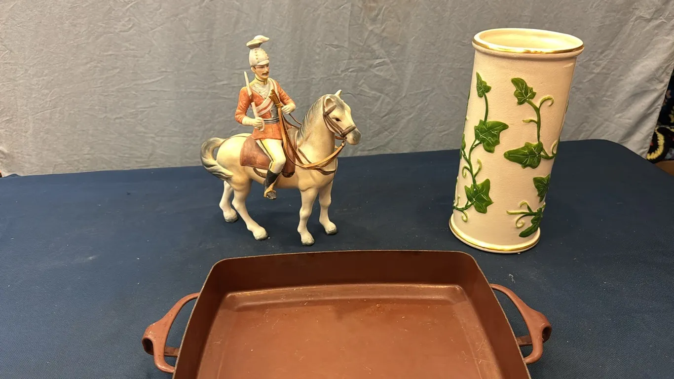 Vase, figurine, pan