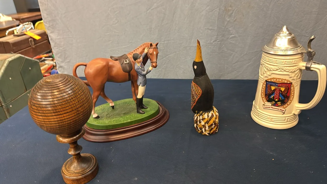 Beer stein, figurines