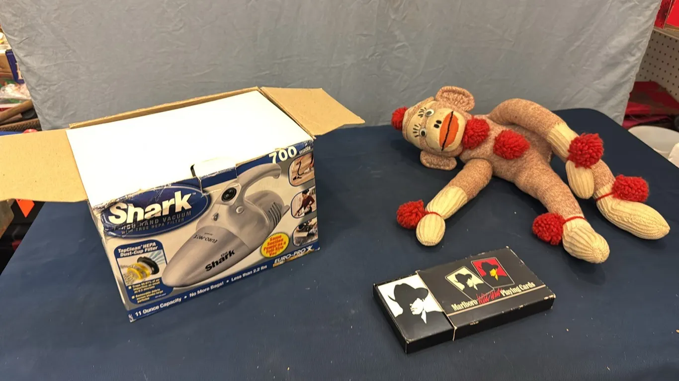 Marlboro cards, Shark, sock monkey