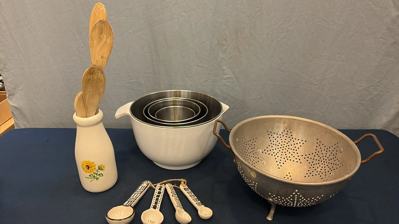 Strainer & Kitchen Items