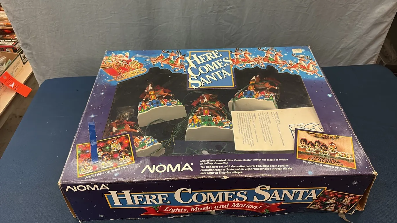 Noma Here Comes Santa Decoration