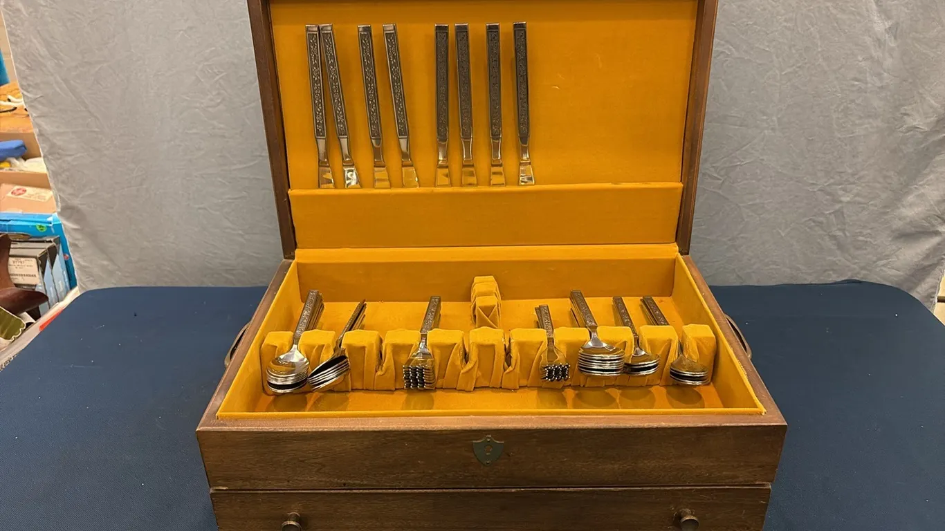 Silverware w/ Case