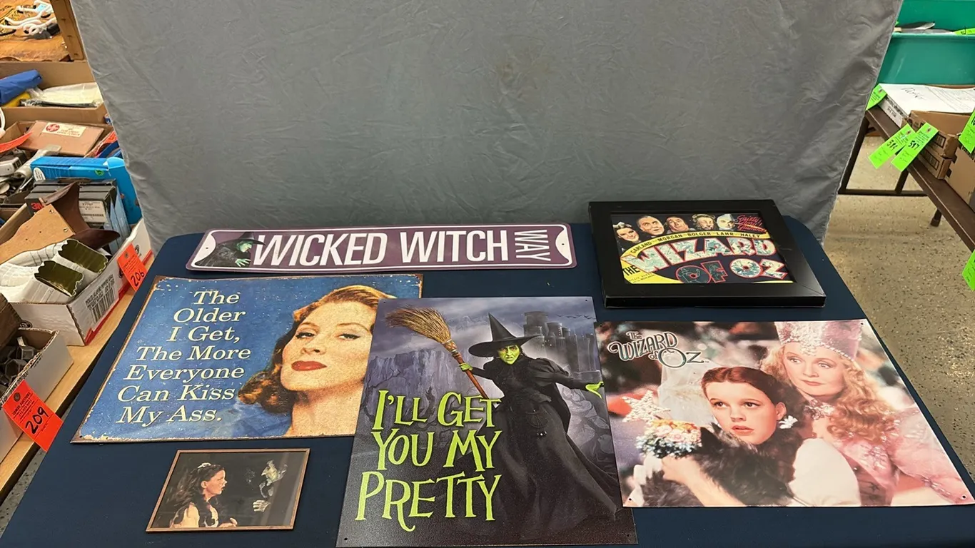 Wizard of Oz Decor & Signs