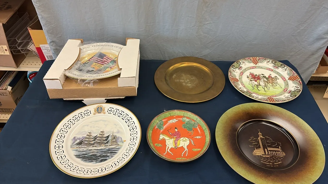 Collector Plates & Platters