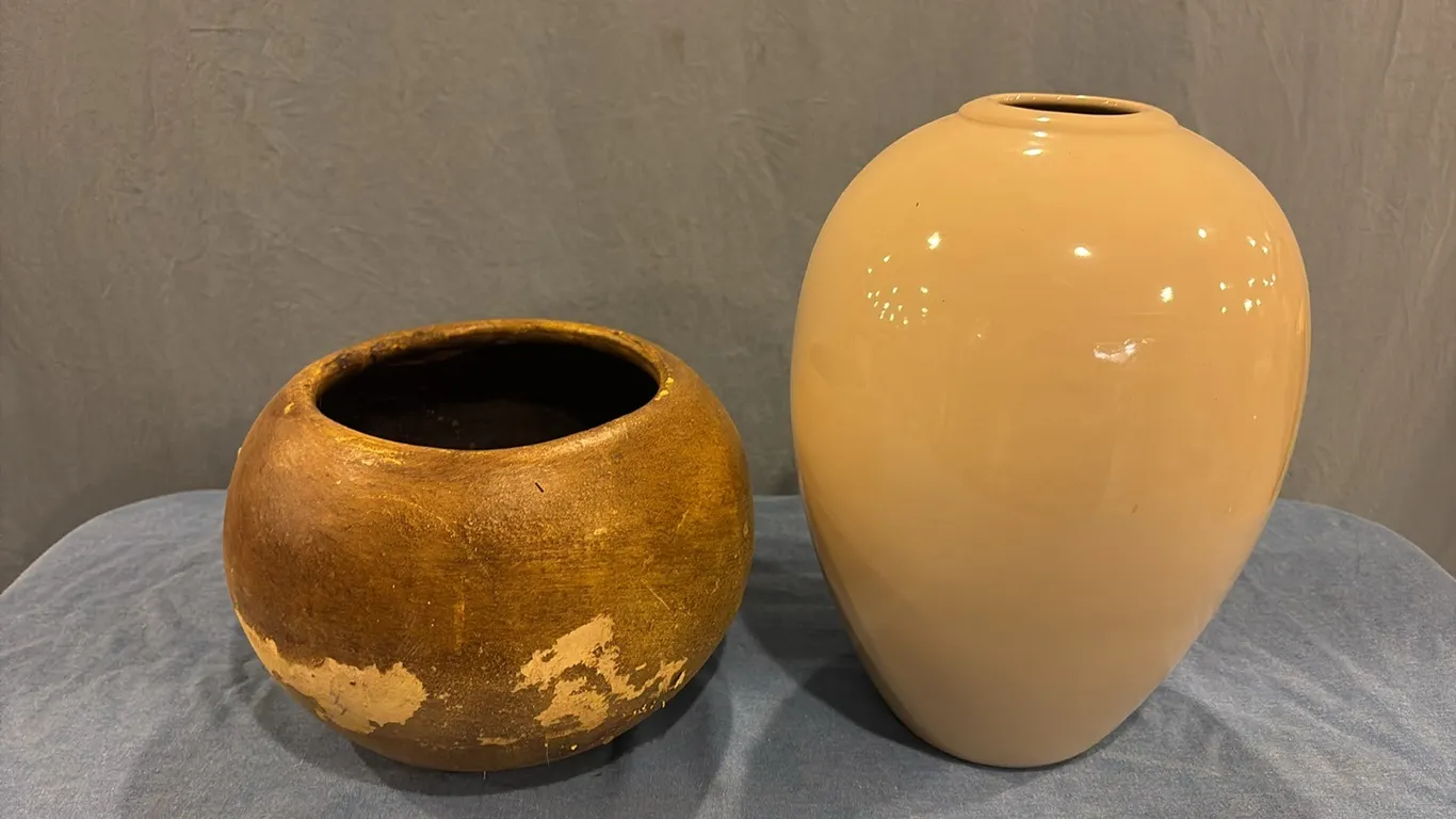 2- Vases
