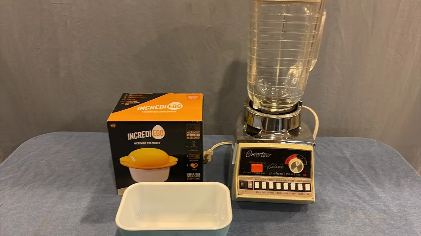 Osterizer Blender, Egg Cooker & Pyrex Dish