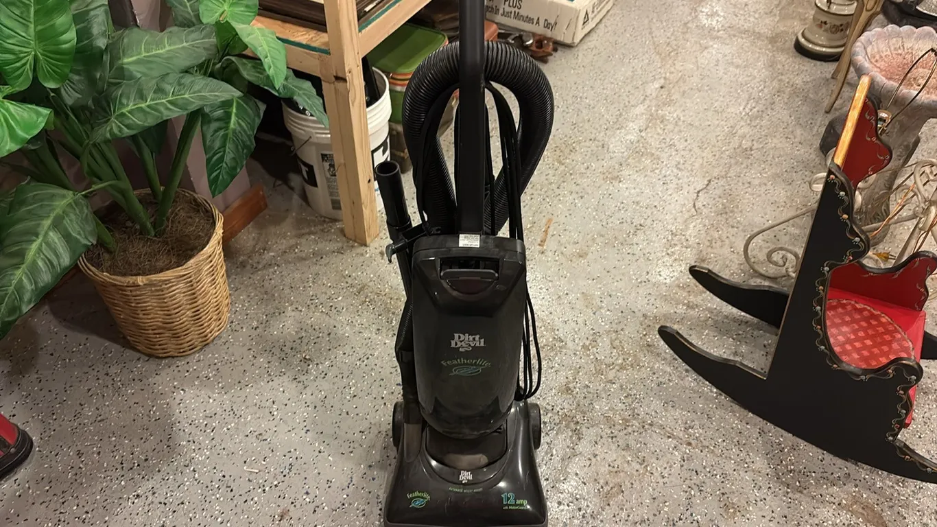 Dirt Devil Featherlite Vacuum