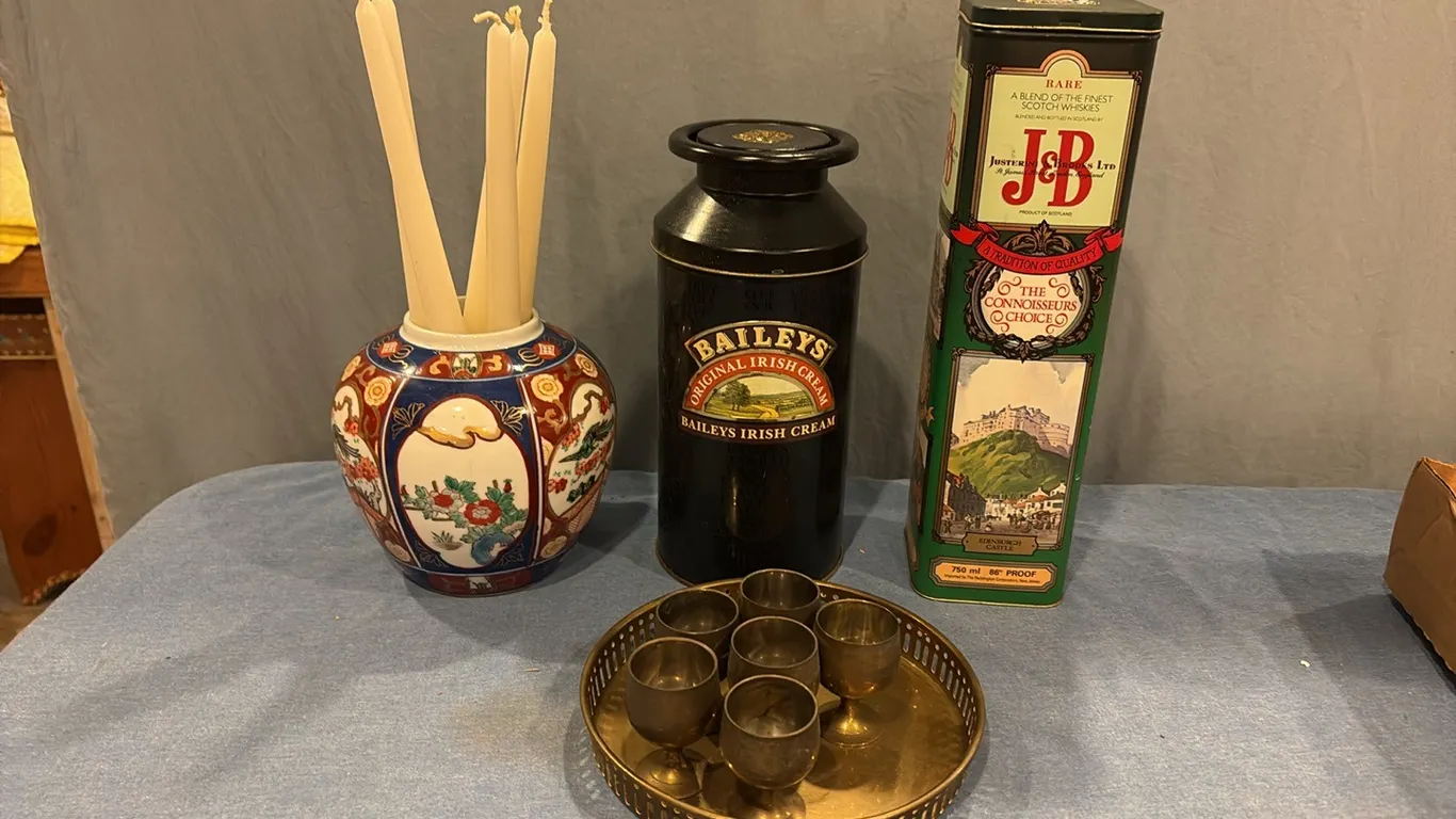 Vase w/ Candles, Tins & Small Gold Set