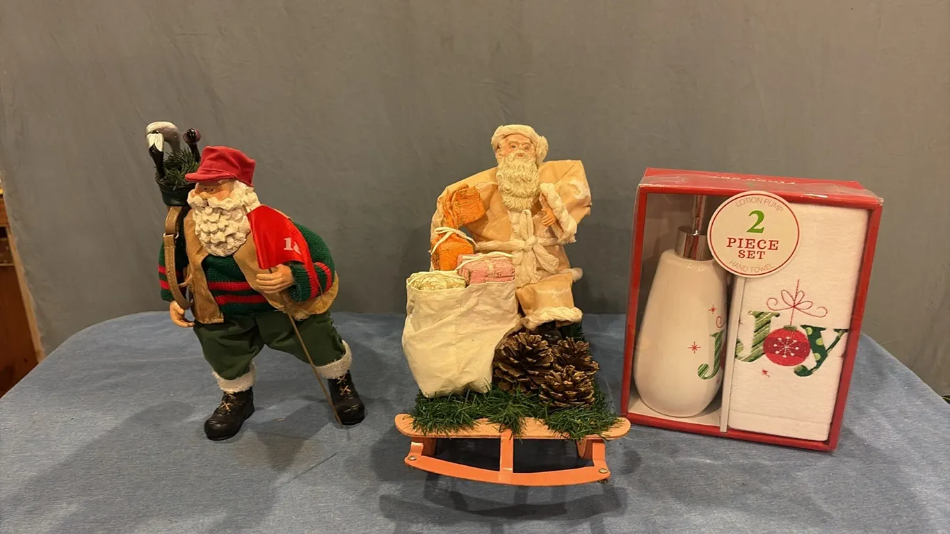 Santa Decor & Lotion/Towel Set