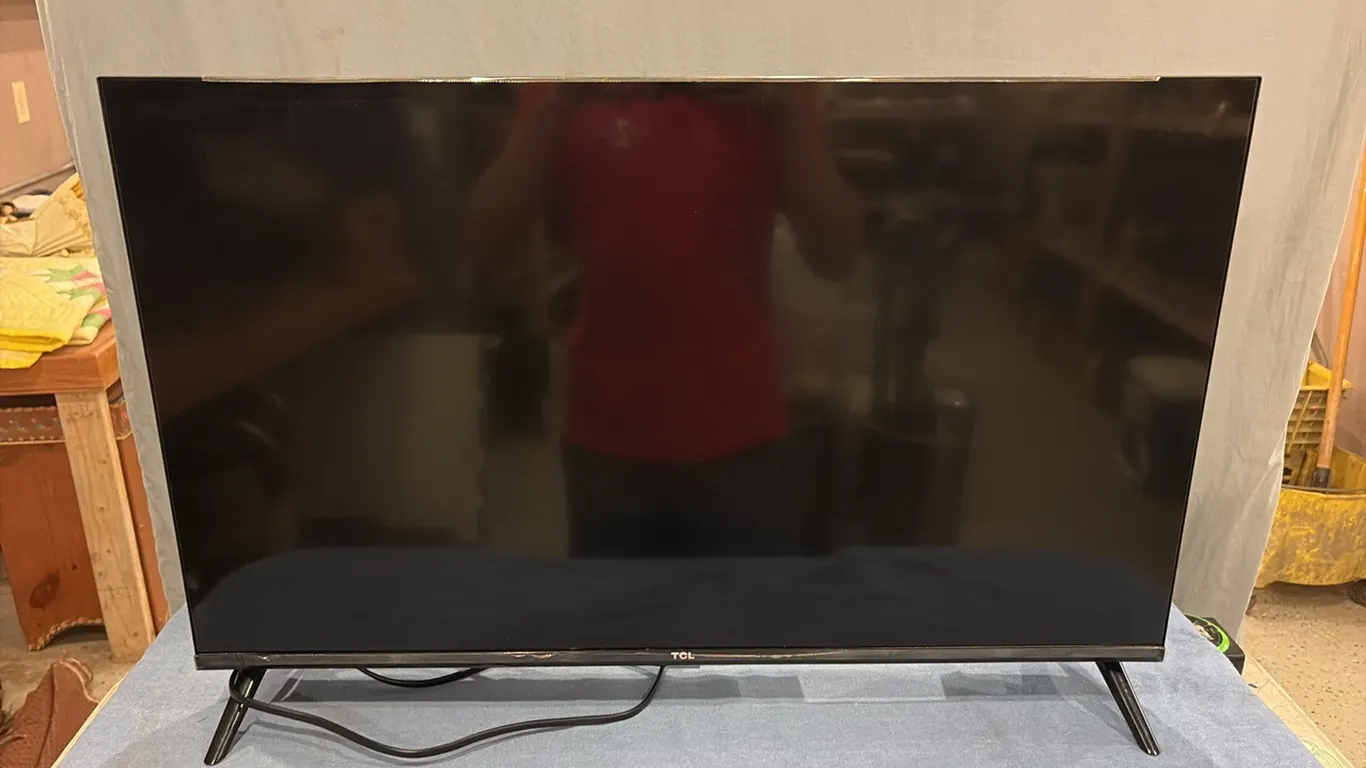 32” TCL TV - No Remote
