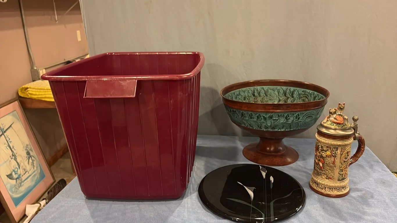 Tote w/ Decor & Stein