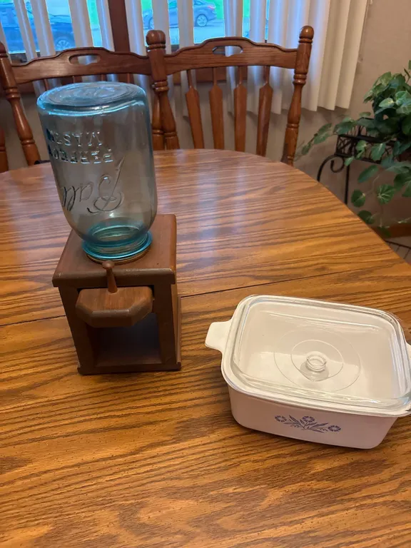 Corral Ware, Candy Dispenser