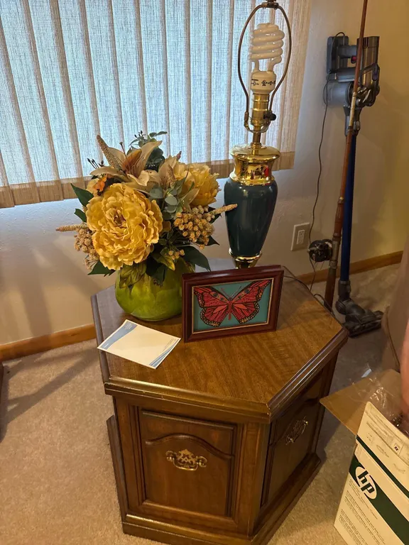 Lamp, End Table, Flower/Pot