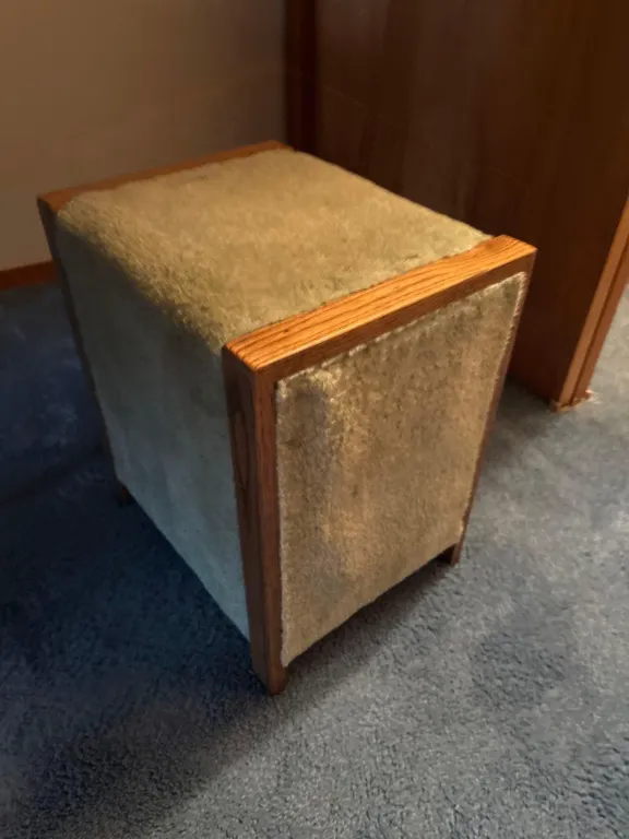 Cat Stand