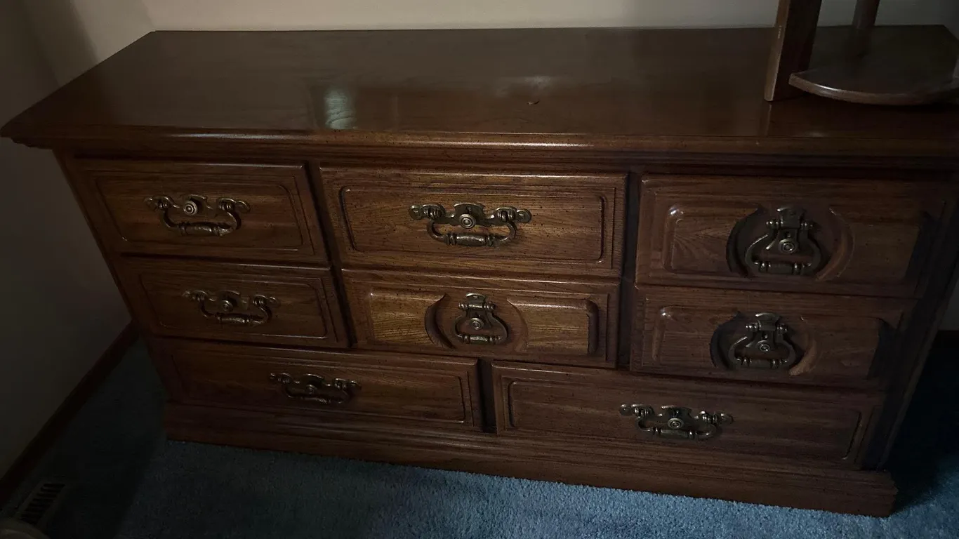 8 Drawer Dresser