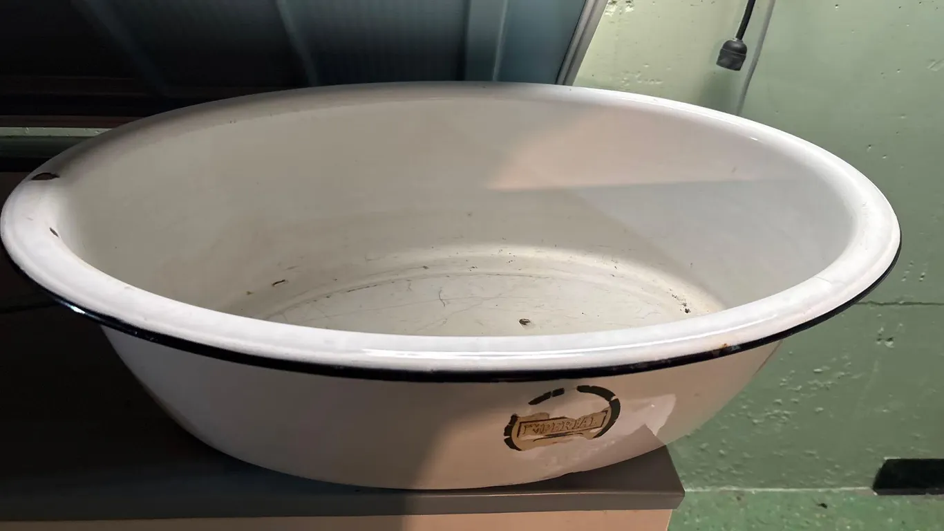Porcelain wash Bowl