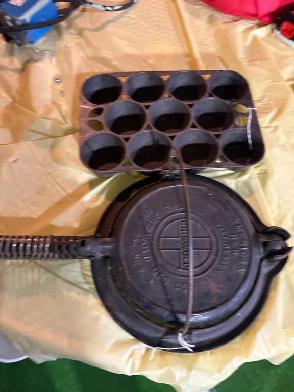 Cast Iron Waffle Maker/Muffin Maker
