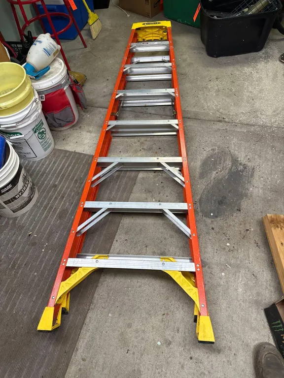 Werner 8’ ladder