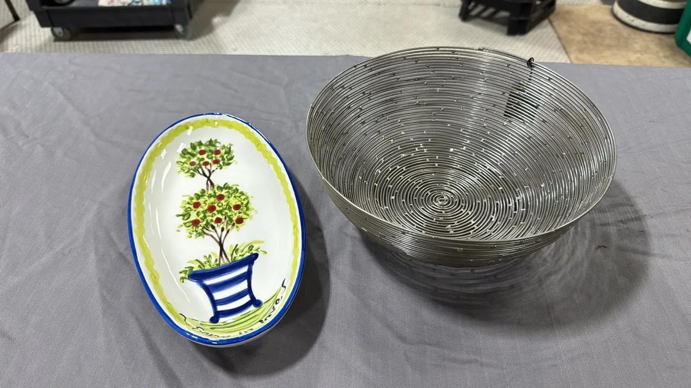 Wire basket, decor bowl