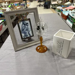 Radiameter, vase, picture frame