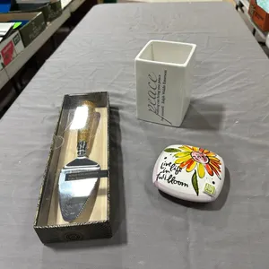 Cake server, vase, decor