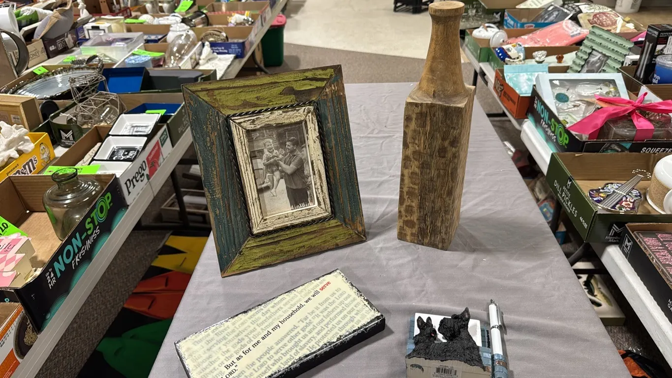 Picture frame, sign, note pad holder, ststue