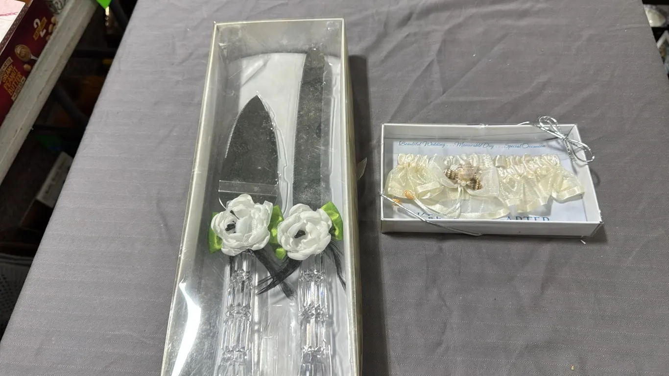 Cake serving set, garter