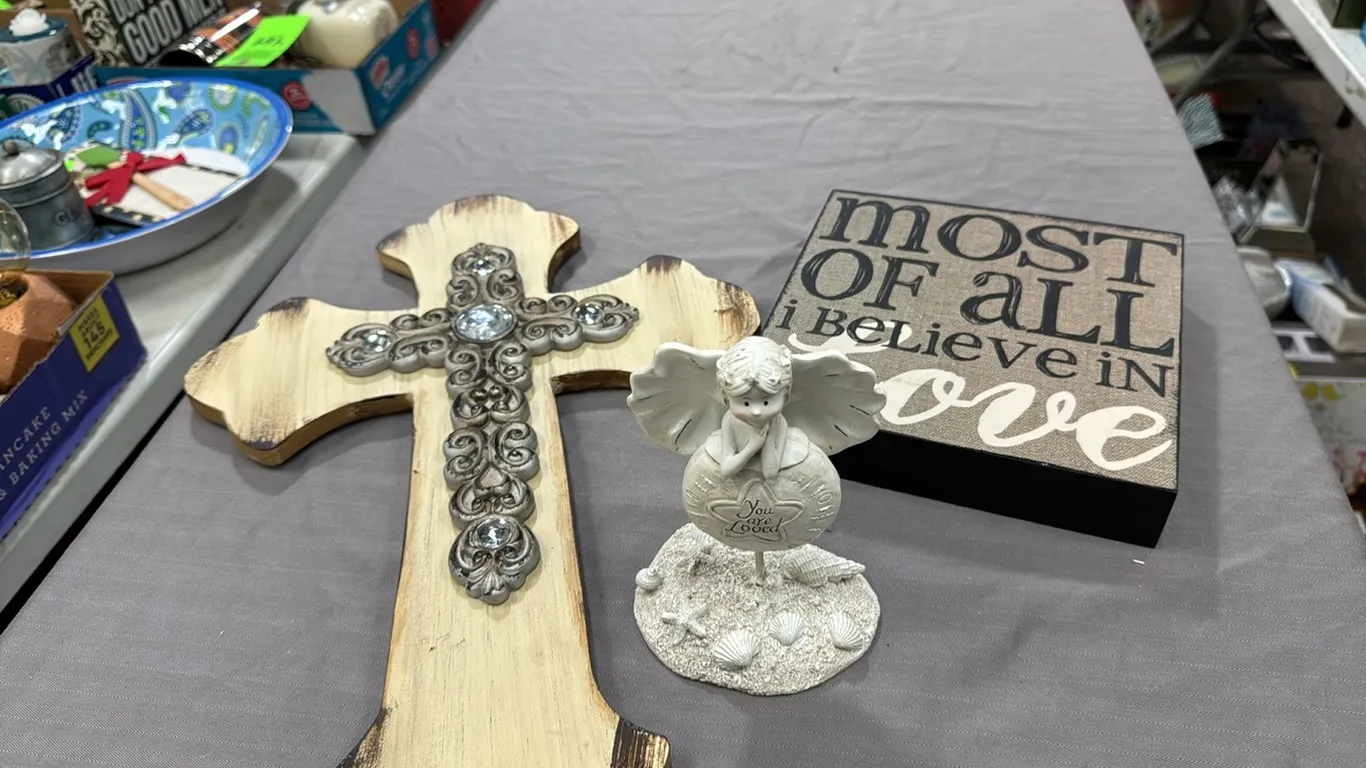 Cross, sign, angel