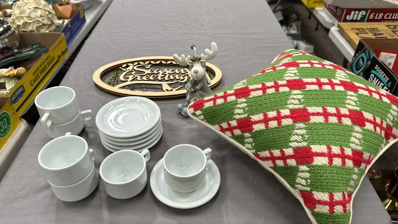 Tea cups, Christmas decor