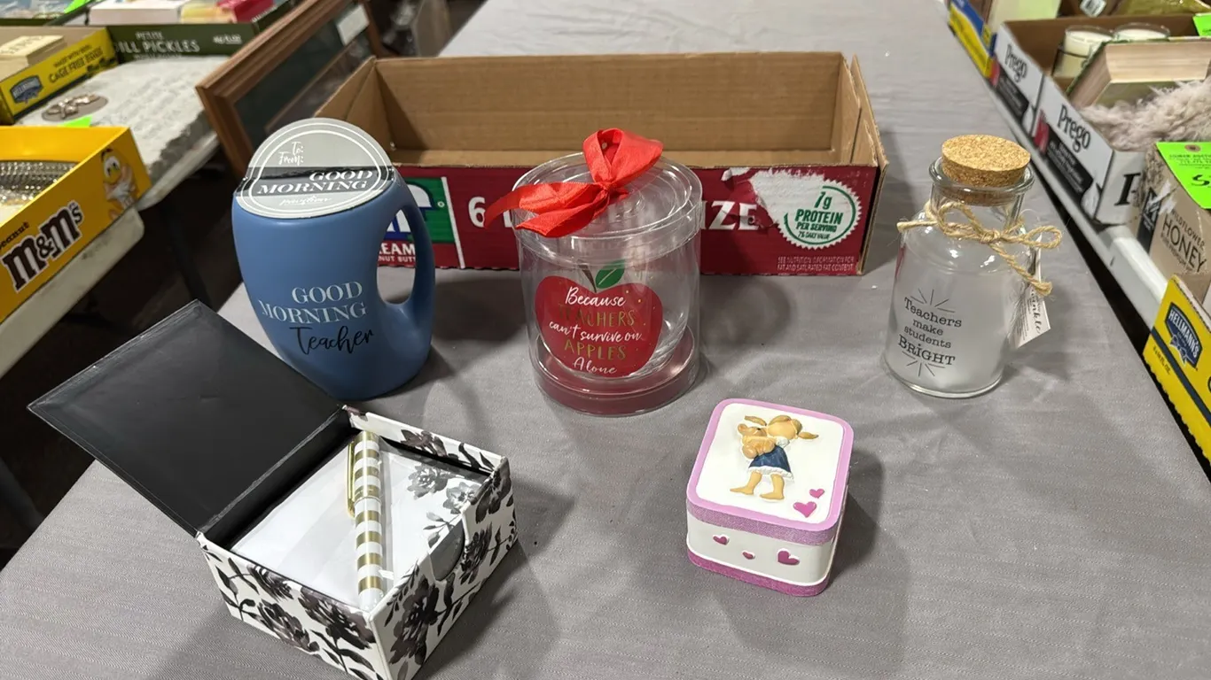 Teacher goods, note pad, trinket box