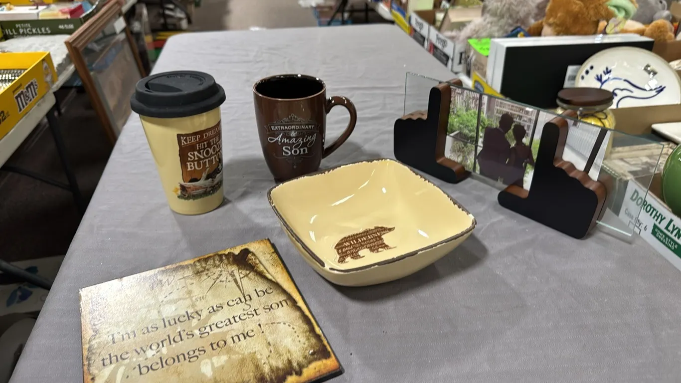 Mugs, plaque, bowl