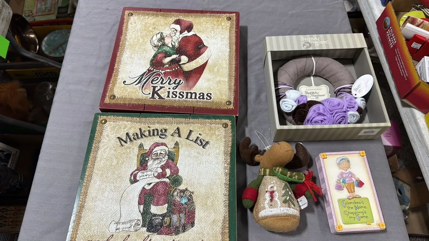 Christmas decor, plaques