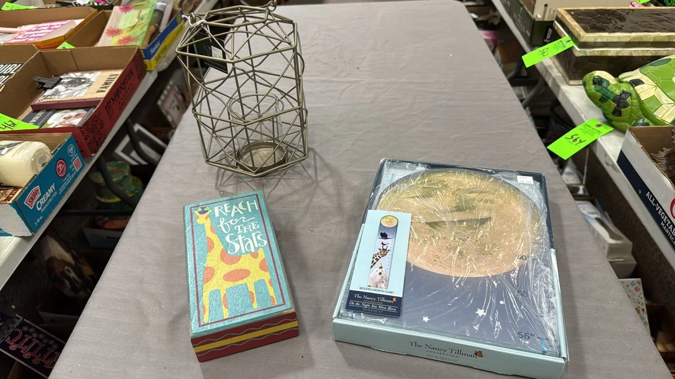 Lantern, growth chart, sign